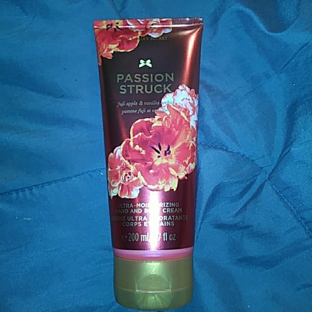 Victoria's Secret Passion Struck body cream